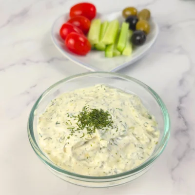 Keto Tzatziki Sauce with Sour Cream