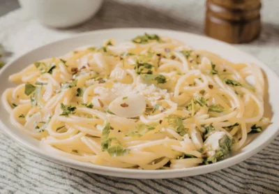 Simple Garlic Herb Pasta Dinner – 32g Protein