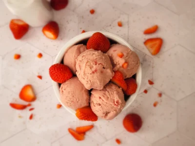 Strawberry Ice Cream (Vegan)