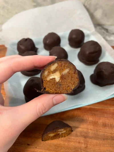 Carrot Cake Protein Balls (Anti Inflammatory)