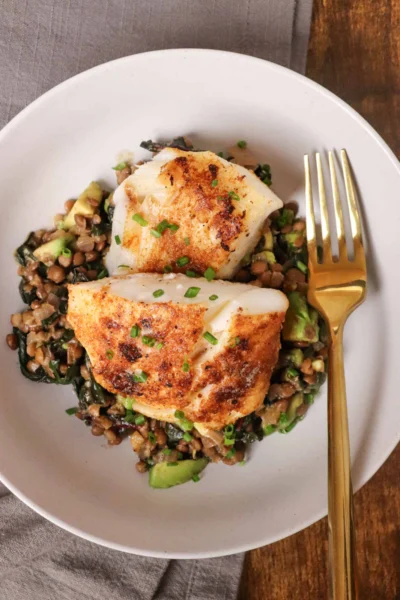 Seasoned Fish with Avocados and Lentils