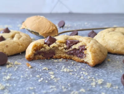 Soft Peanut Butter Chocolate Chip Cookies (Vegan)