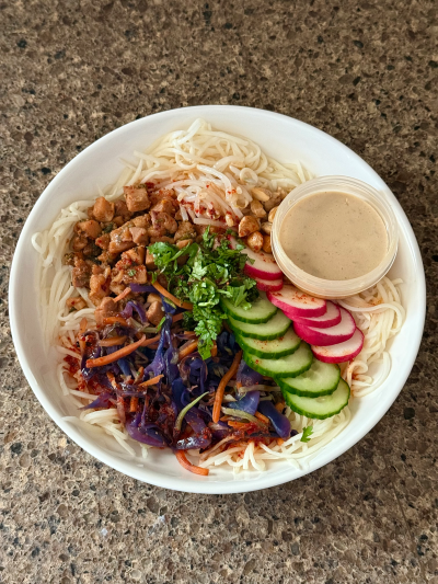 vietnamese lemongrass chicken bún bowl