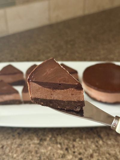 no-bake triple chocolate protein pie