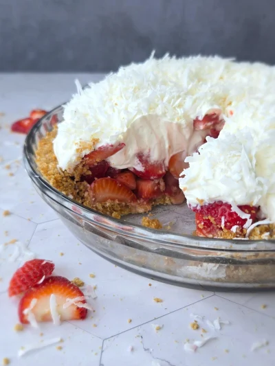Strawberry Coconut Cream Pie (Vegan)