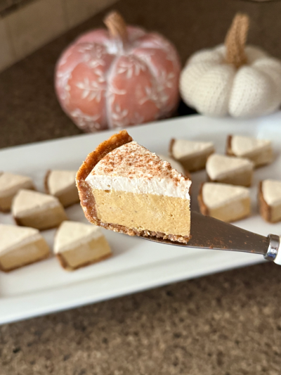 no-bake maple cinnamon pumpkin protein pie