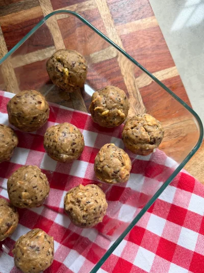 Apple Cinnamon Energy Bites