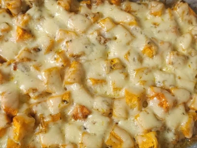 тыква , запеченная с травами, чесноком и сыром