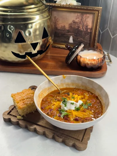 Homemade Chili & Honey Cornbread 🌶️🍯