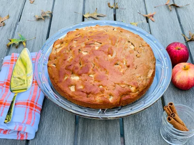 Apples ‘N Honey Cake