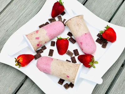 Chocolate Covered Strawberry Popsicles