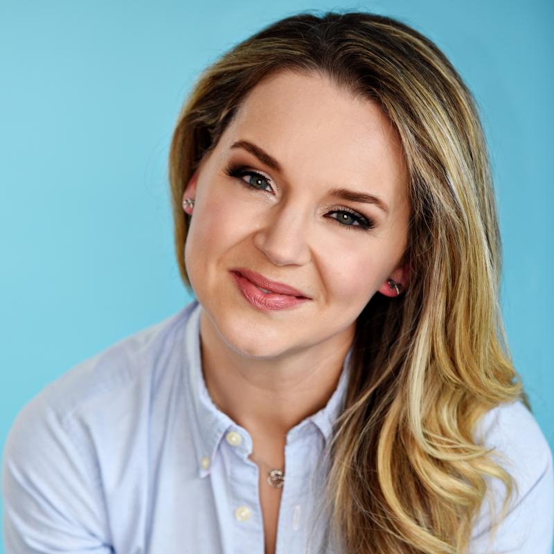 Head Shot: StyleandGrace